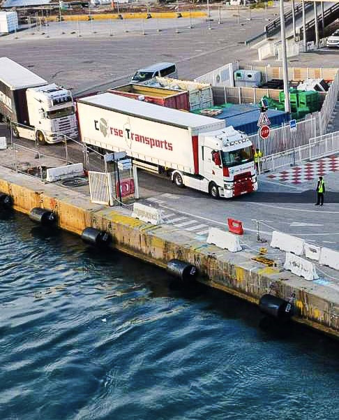 Camion qui sort du port